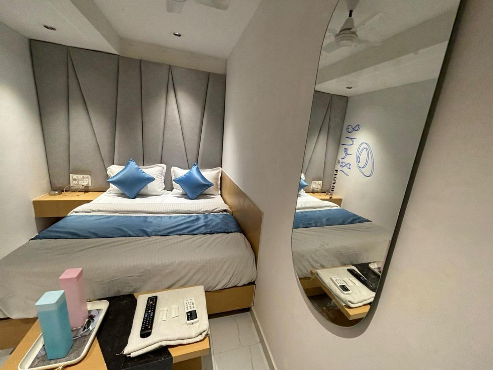 Hotel Phoniex Ahmadabad Zewnętrze zdjęcie