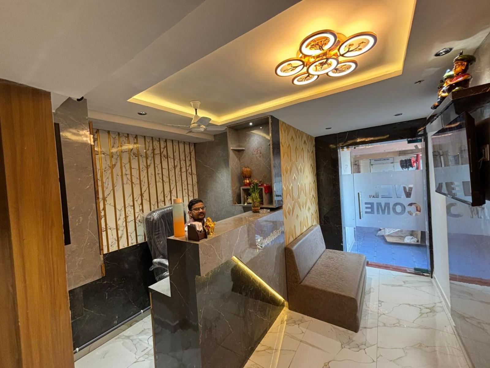 Hotel Phoniex Ahmadabad Zewnętrze zdjęcie
