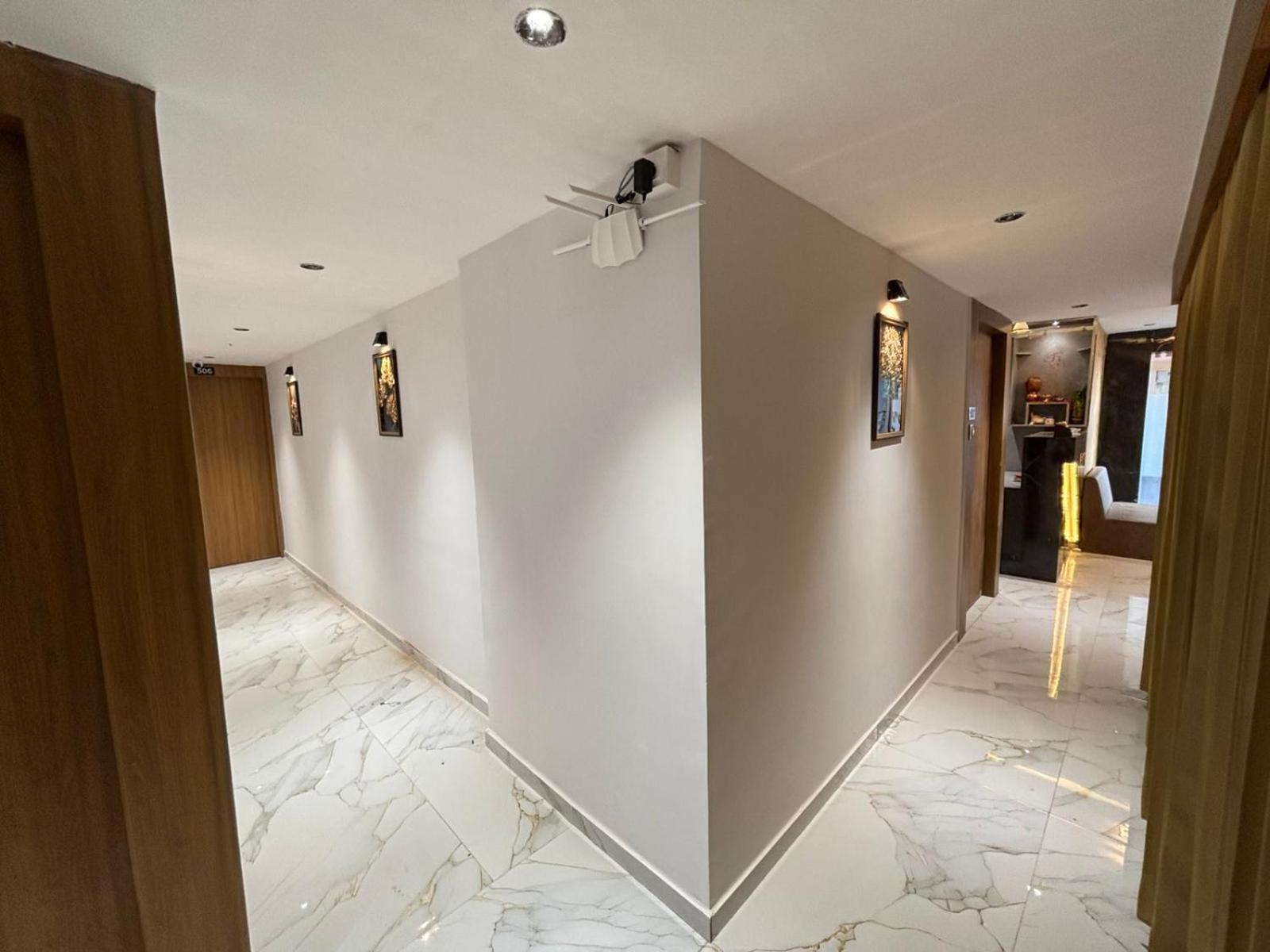Hotel Phoniex Ahmadabad Zewnętrze zdjęcie