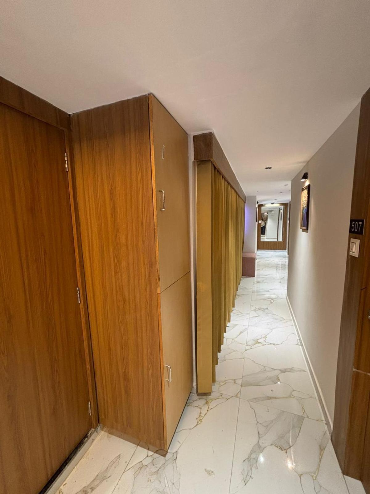 Hotel Phoniex Ahmadabad Zewnętrze zdjęcie