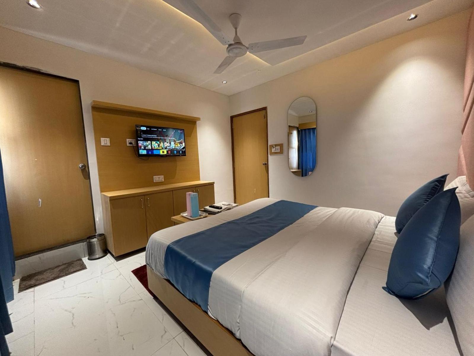 Hotel Phoniex Ahmadabad Zewnętrze zdjęcie